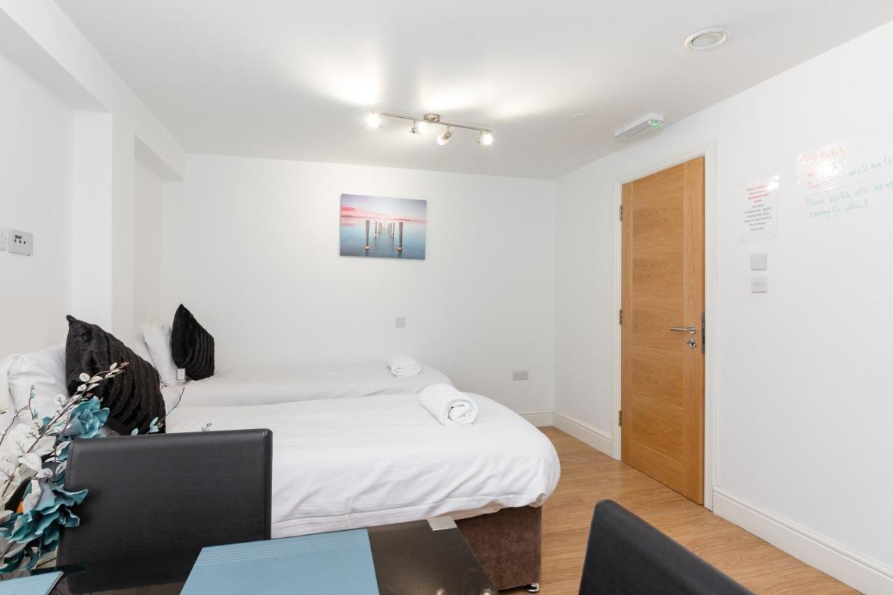 Book Today At Metro Serviced Apartments Bedford - Metro House ,Free Wifi エクステリア 写真