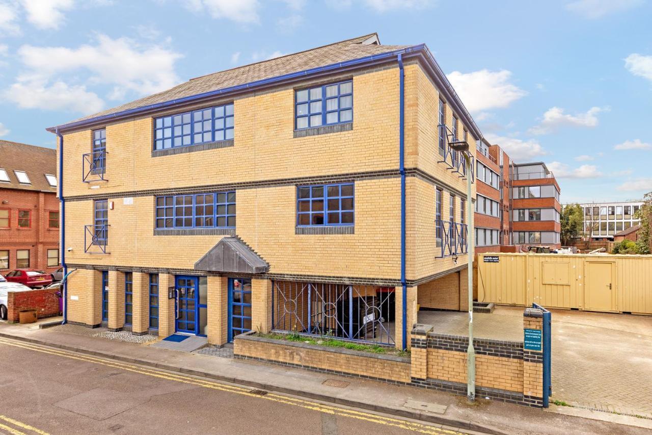 Book Today At Metro Serviced Apartments Bedford - Metro House ,Free Wifi エクステリア 写真
